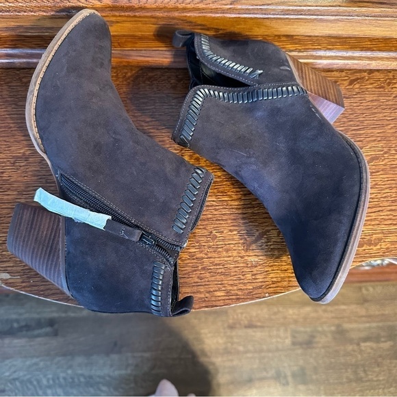 DV8 by Dolce Vita Jace Bootie Leather Suede Western NWOT 3” Chunky Heel Size 9.5 - Picture 4 of 10